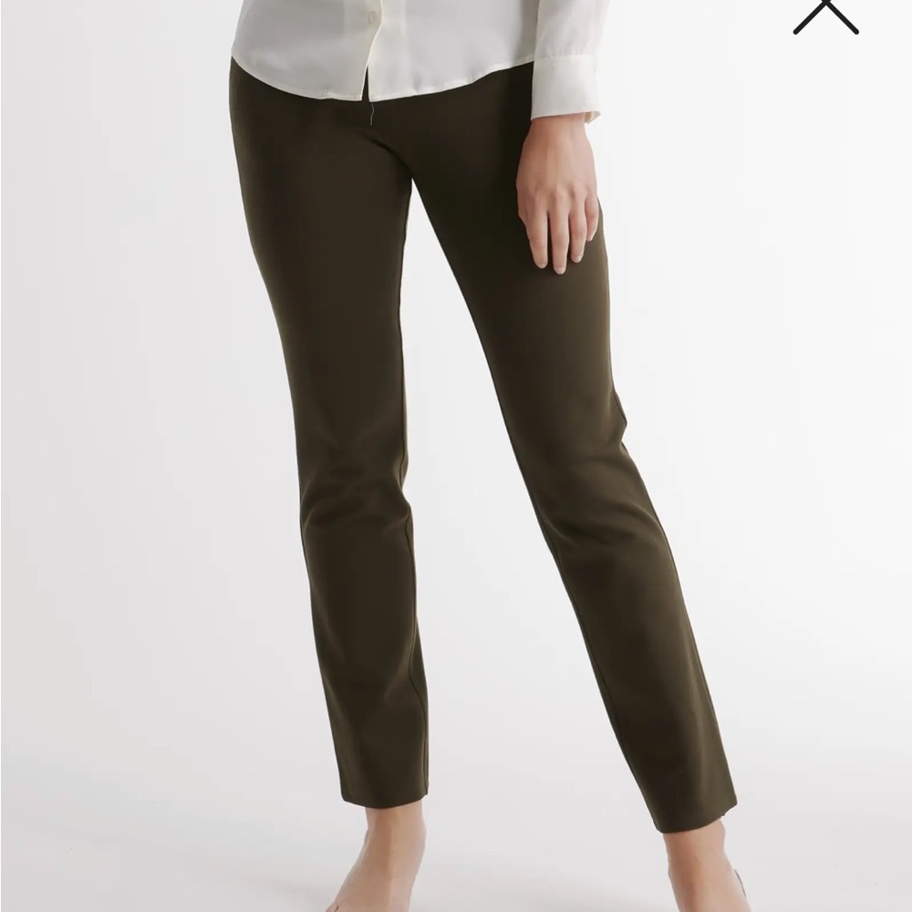 Quince ultra stretch straight leg pants. Small